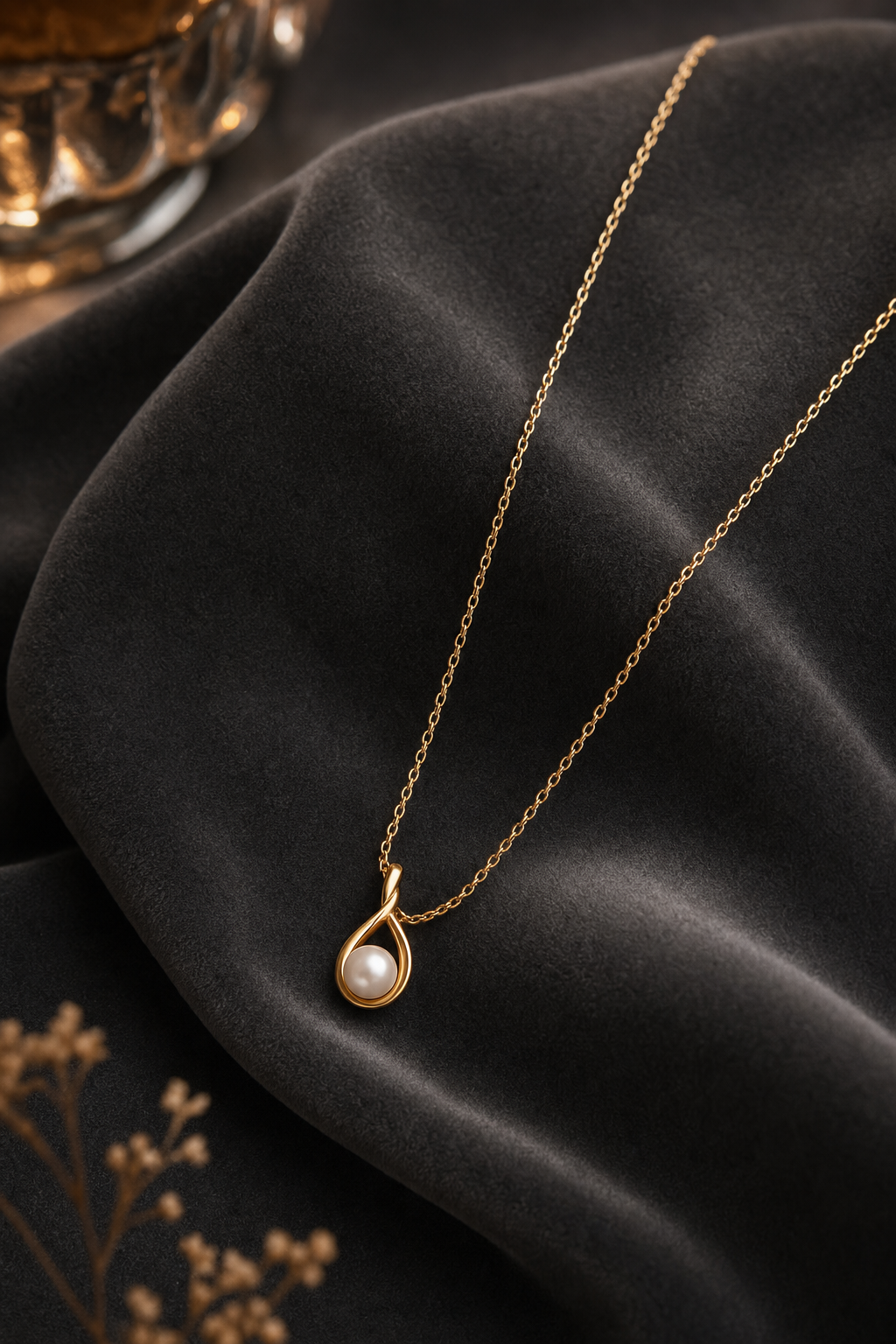Pearl pendant necklace